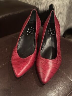 AGL Red Croc-Embossed Pointed Toe Flats